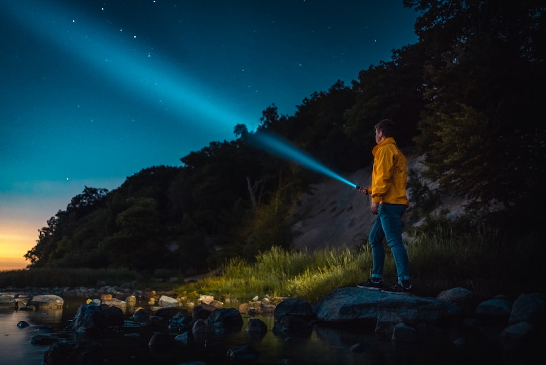 Streamlight vs Fenix: Which EDC Flashlight Reigns Supreme?